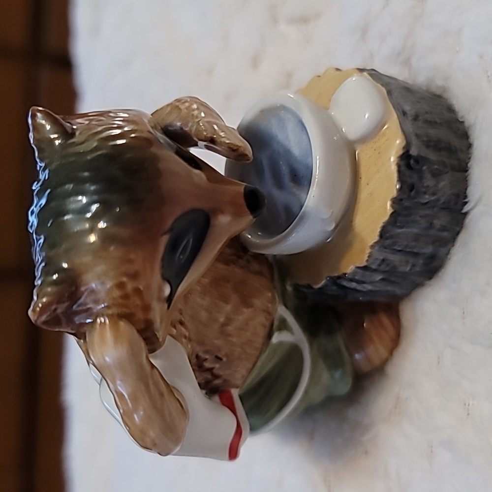 THE RINGTALE RACCOONS Vintage Figurine 1981 Goebel Charlie Washing Up
